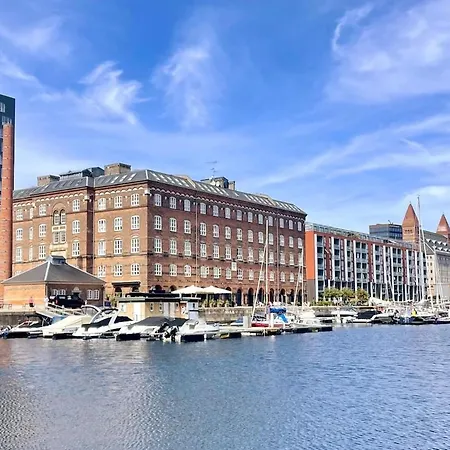 Coco's Quays *